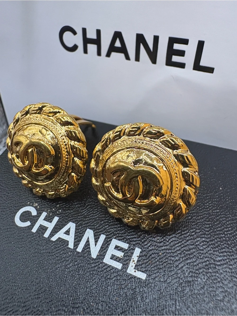 CHANEL🌟Gold Interlocking CC Rope-Trim Button Earrings W/Chanel box &bag